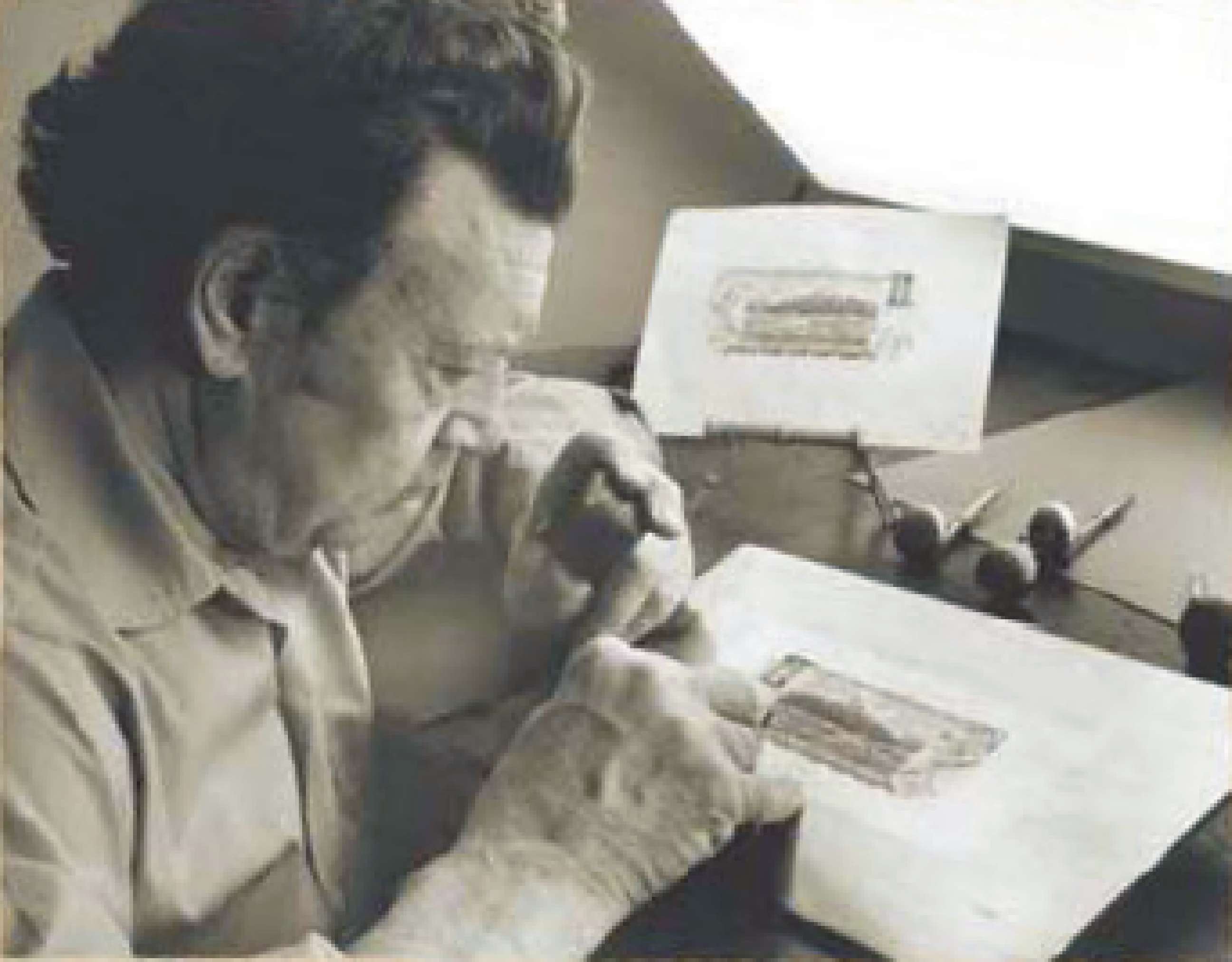  Gordon Yorke engraves a banknote