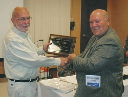 Bill Walton presents the OTB Lifetime Achievement Award to Dick Malott